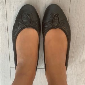 Chanel black leather quilted ballet flats
